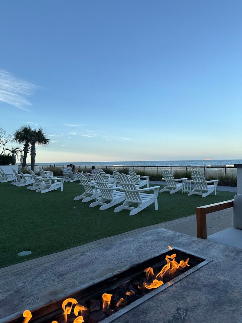 Tulu Seaside Bar & Grill