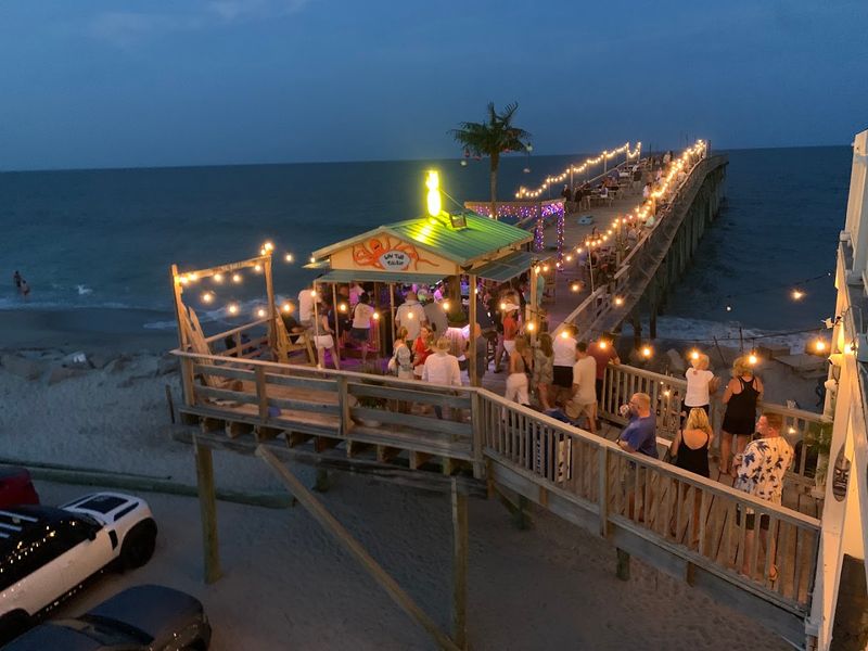 High Tide Lounge & Tiki Bar