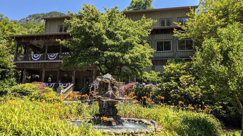 The Esmeralda Inn & Restaurant - Chimney Rock