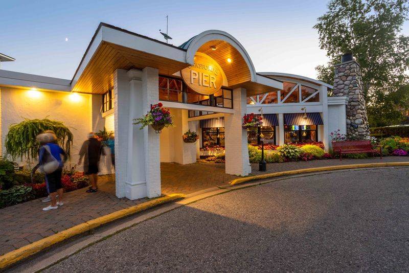 The Pier Restaurant (Harbor Springs)