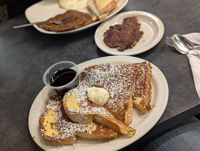 The Breakfast Club Caf&eacute; &mdash; Lebanon