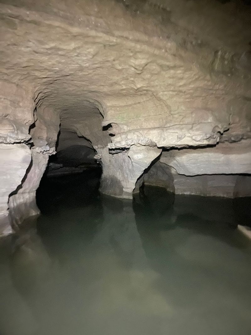Clarksville Cave, Knox, Albany County
