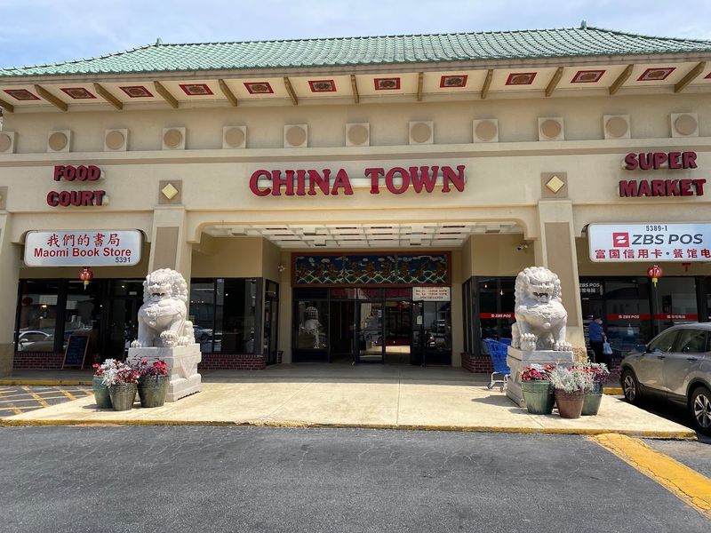 Gateway to the Chinatown Plaza Experience