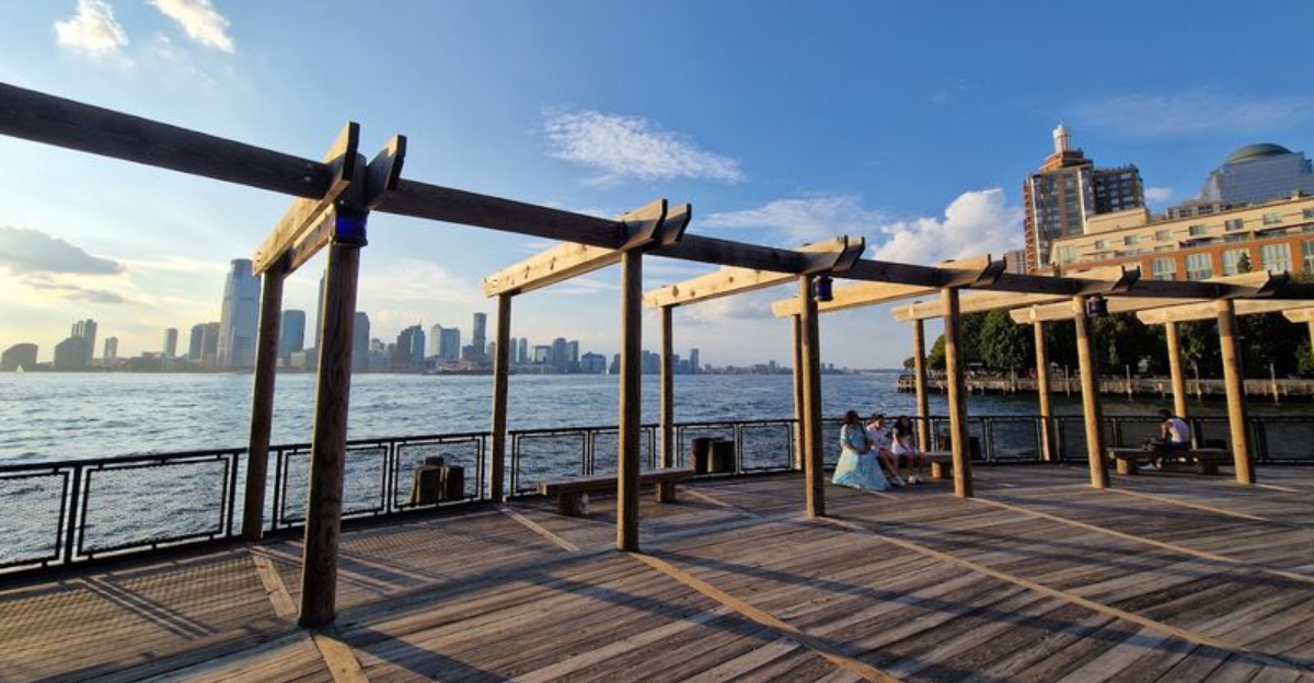 Peaceful Riverfront Lawns Make This Hidden New York Park Feel Far From Manhattan’s Crowds