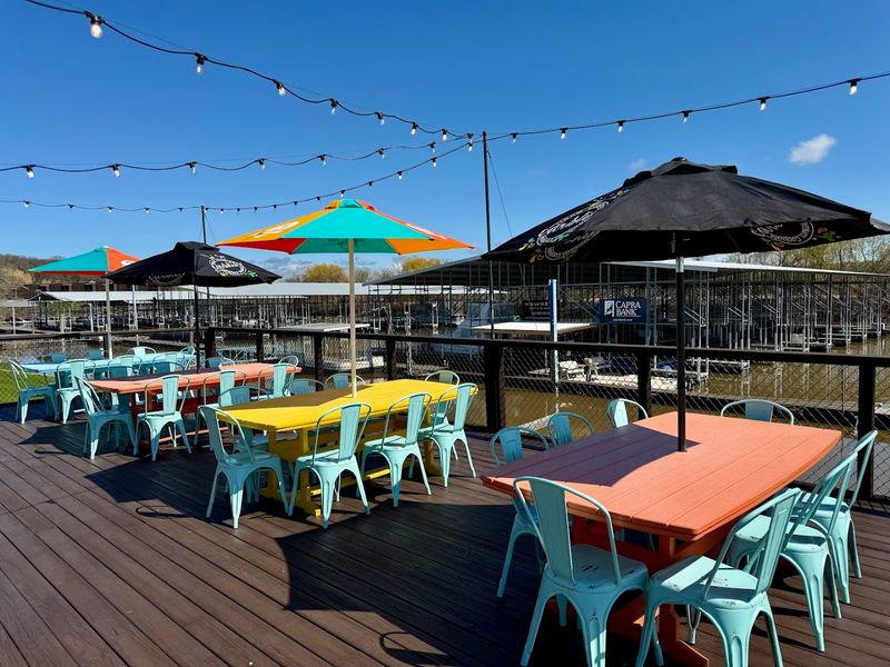 Yardarm Riverfront Bar & Grill – Dubuque (Mississippi River)