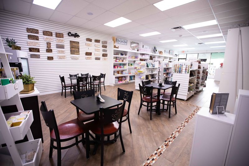 Caf&eacute; Vida Christian Bookstore
