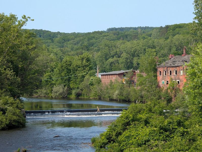 Route 8 through the Naugatuck Valley - Beacon Falls to Winsted