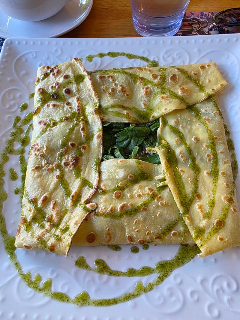 L'Ocean: The Seafood Cr&ecirc;pe That Surprises First-Time Visitors