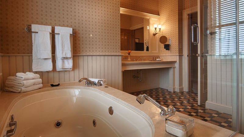 The Two-Person Whirlpool Tub Experience