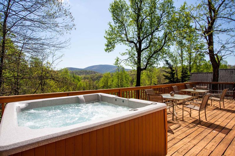 Love Ridge Mountain Lodging &mdash; Lyndhurst