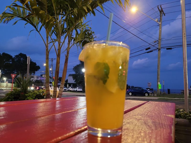 Dive Bar & Restaurant – West Haven