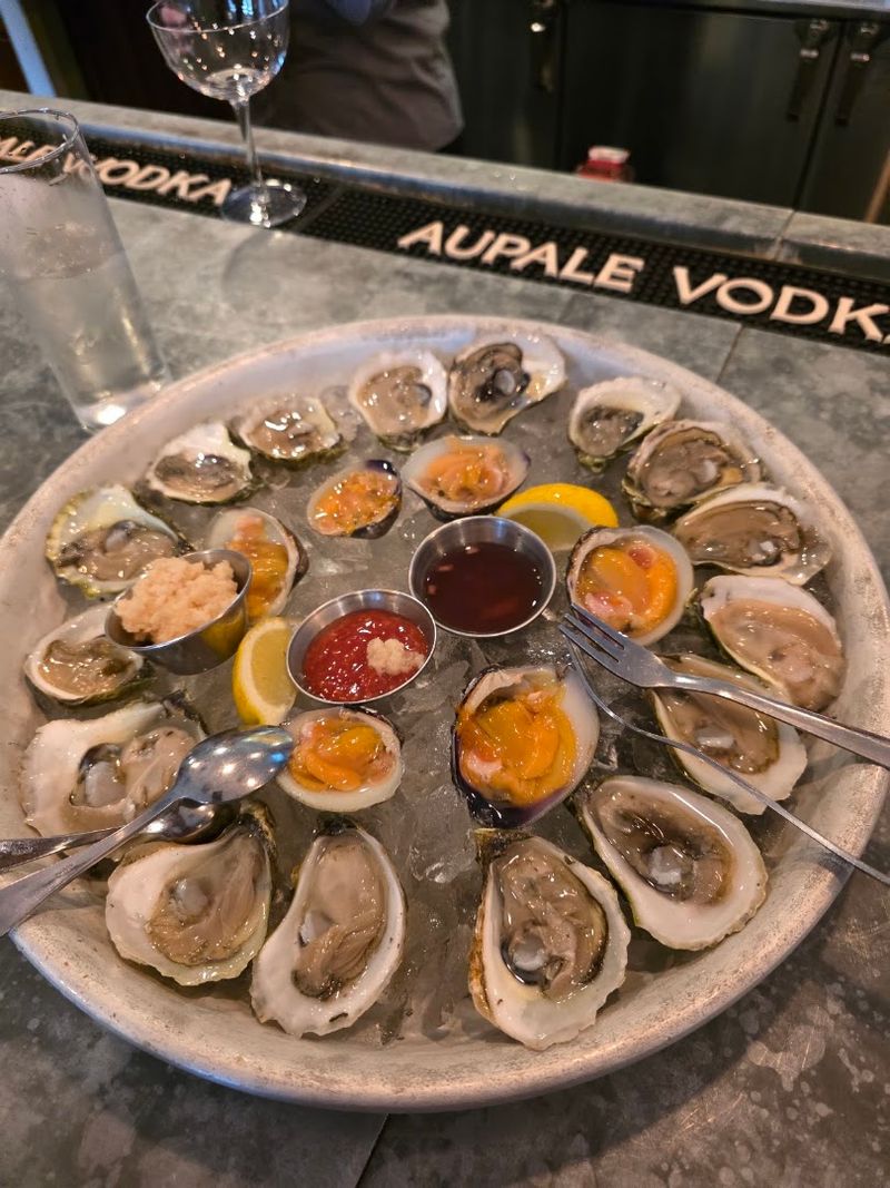 Liv's Oyster Bar & Restaurant &mdash; Old Saybrook