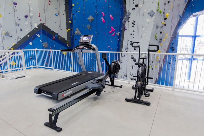 Reach Climbing & Fitness &mdash; Bridgeport (near King of Prussia)