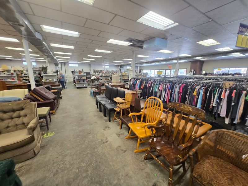 Hopes Thrift Outlet (Grand Haven)