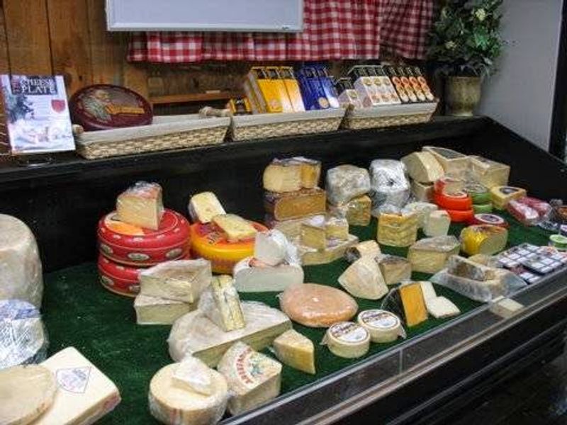 Murrells Inlet's Busy Market With Tasty Detours