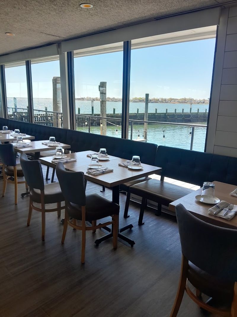 Shell & Bones Oyster Bar and Grill – New Haven