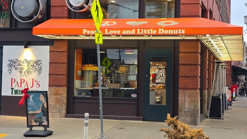 Peace, Love and Little Donuts (Pittsburgh)