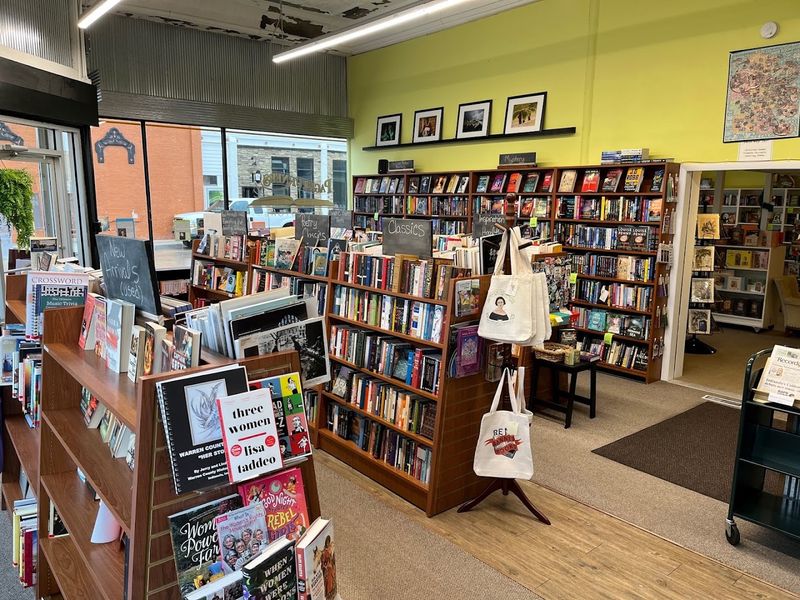 Pageturners Used Books - Indianola, Warren County