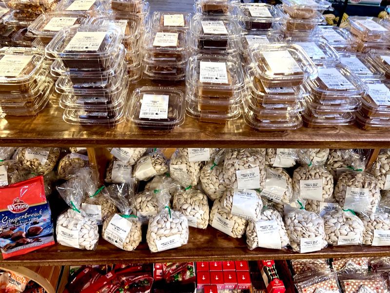 Lyman Orchards Candy Shop - Middlefield, Middlesex County