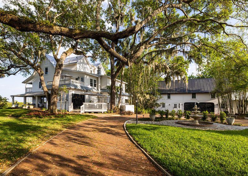 Victoria 1883 – New Smyrna Beach