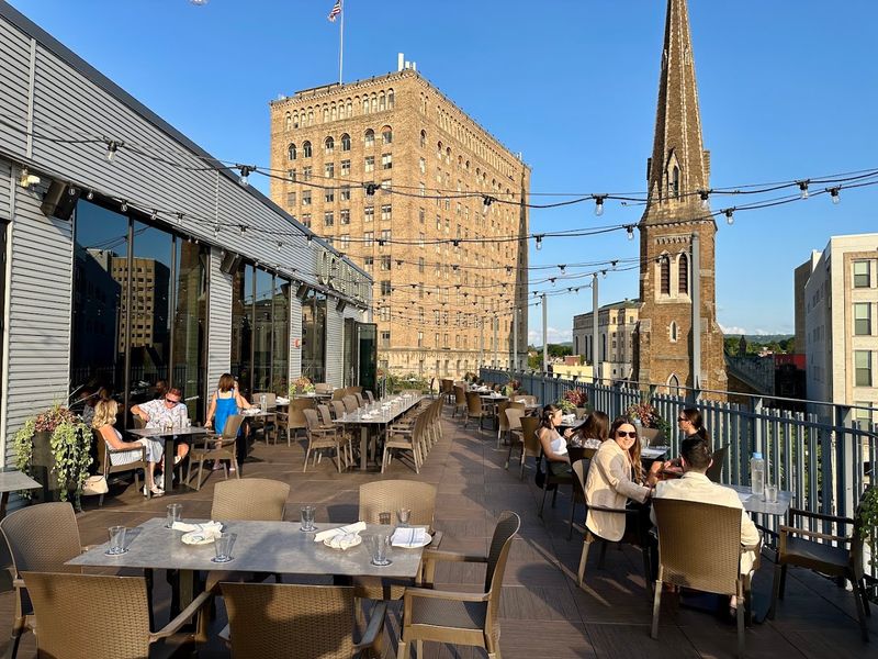 Ocean Blue Restaurant & Oyster Bar (Utica)