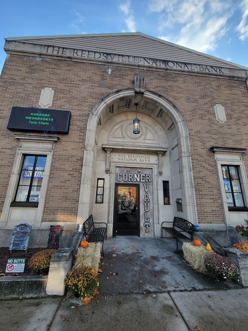 Corner Vault (Reedsville)