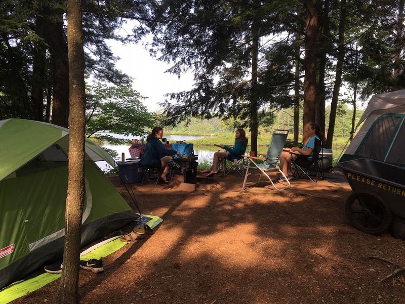 Waterfront Sites Where Morning Mist Kisses Your Tent