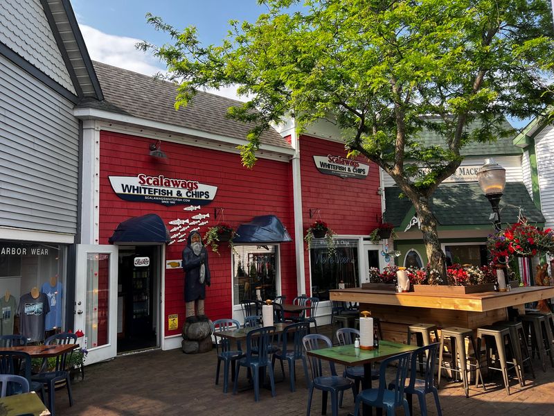 Scalawags Whitefish & Chips (Mackinaw City)