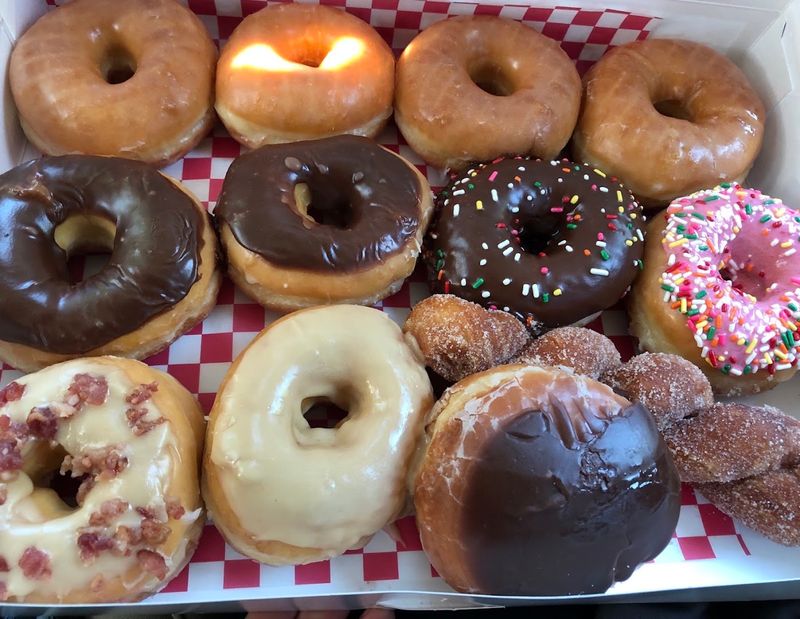 Lickin' Good Donuts and Coffee - Clinton