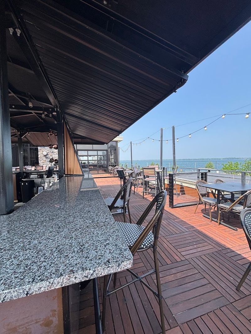 Pier 6 Rooftop Bar & Restaurant &mdash; Erie