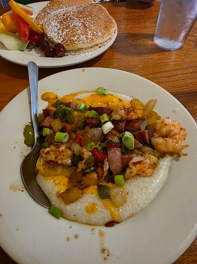 Shrimp and Grits That Define Lowcountry Comfort