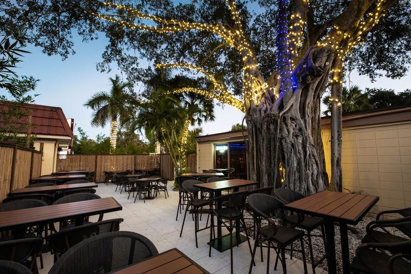 Bahi Hut - Sarasota, Sarasota County