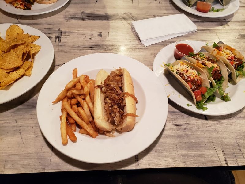 2 Dogs Pub - Iowa City