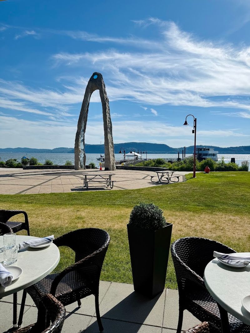 3 Westerly Bar and Grill