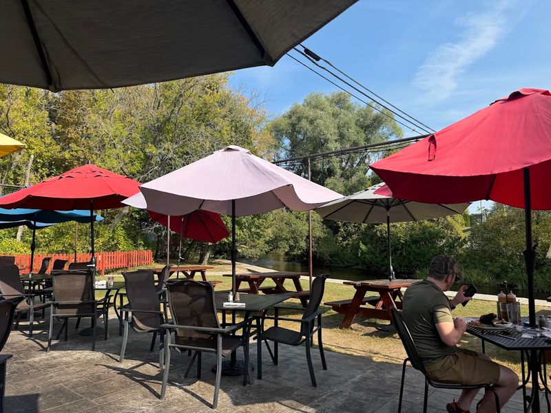 Ray's - BBQ, Brews & Blues - Grayling