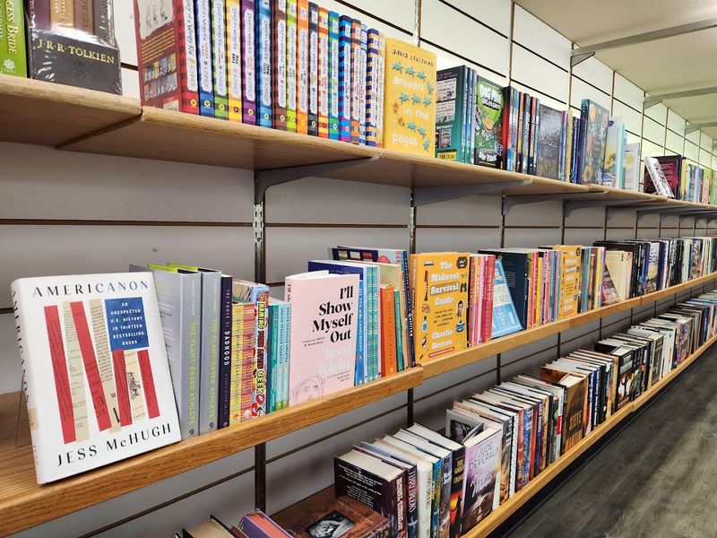 Books & Bakery