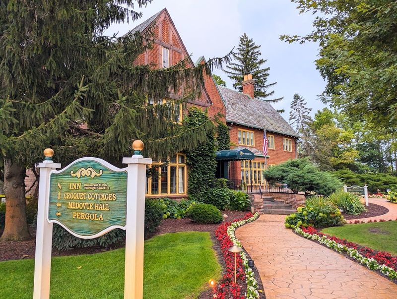 The English Inn &mdash; Eaton Rapids