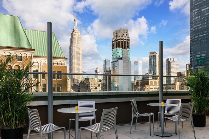Vue 180 Rooftop Bar & Lounge &ndash; New York