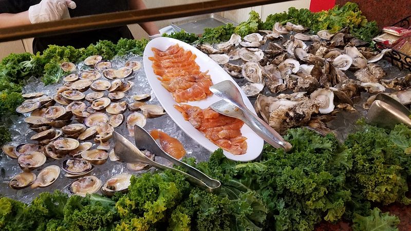 The Raw Bar Feels Like a Seafood Lover's Playground