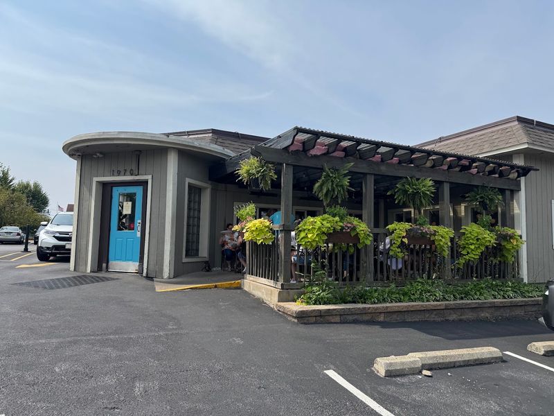Blue Door Caf&eacute; & Bakery &mdash; Cuyahoga Falls