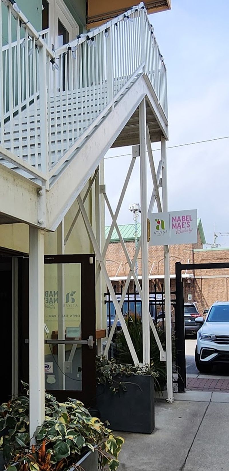 A Bakery Where Everyone Can Enjoy Dessert