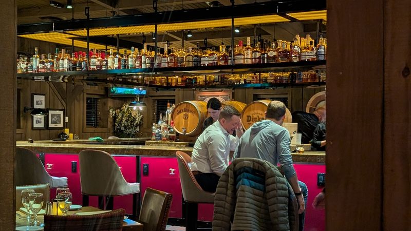 A Bar Program That Deepens The Experience