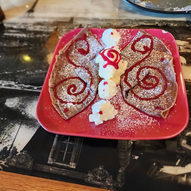 What To Know Before Visiting Cr&ecirc;pes De Luxe Caf&eacute;