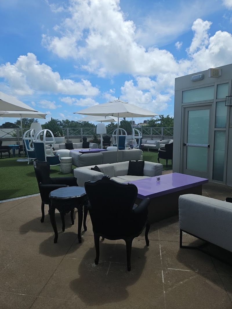 Élevé Rooftop Restaurant & Lounge — Charleston