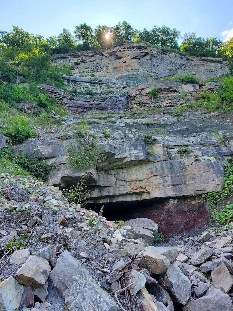 Ancient Rock Layers Tell the Story of Niagara's Past