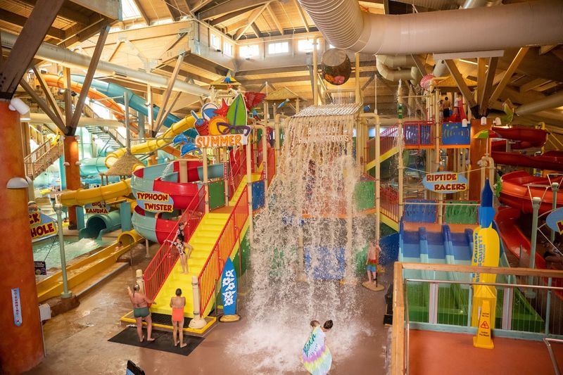Splash Lagoon Indoor Water Park Resort - Erie