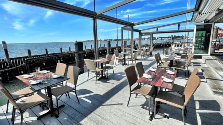 These 11 Connecticut Beach Restaurants Deliver Fresh Seafood And Waterfront Views