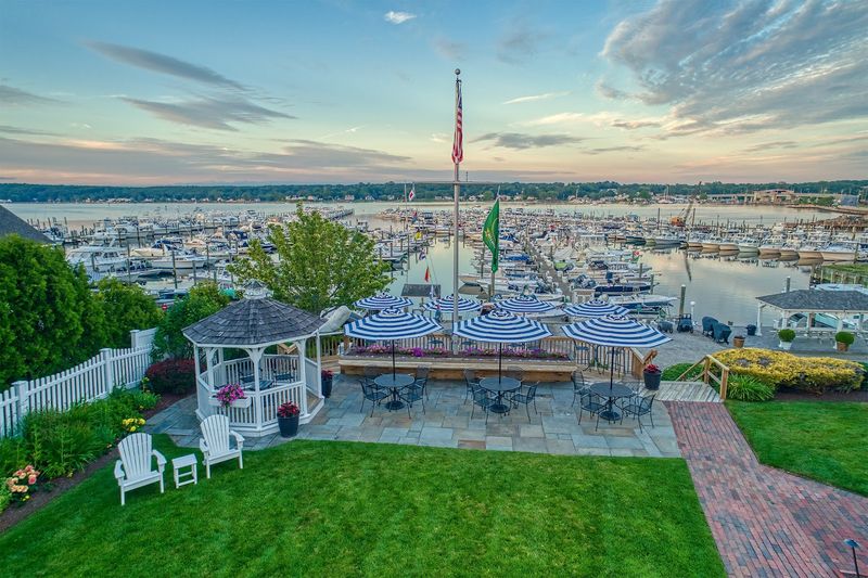 Inn at Harbor Hill Marina &ndash; Niantic