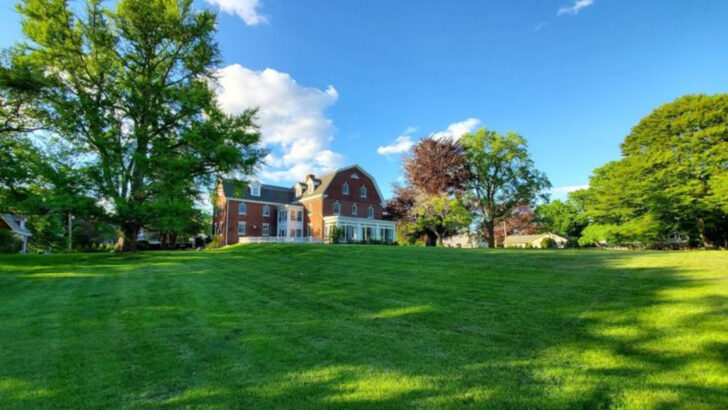 These 11 Connecticut Bed And Breakfasts Make Every Weekend Feel Like A Special Occasion
