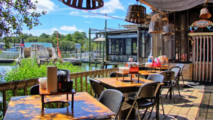These 11 Georgia Beach Restaurants Serve Coastal Dining At Its Finest
